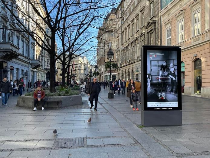 De werken van Carine in het straatbeeld van Belgrado