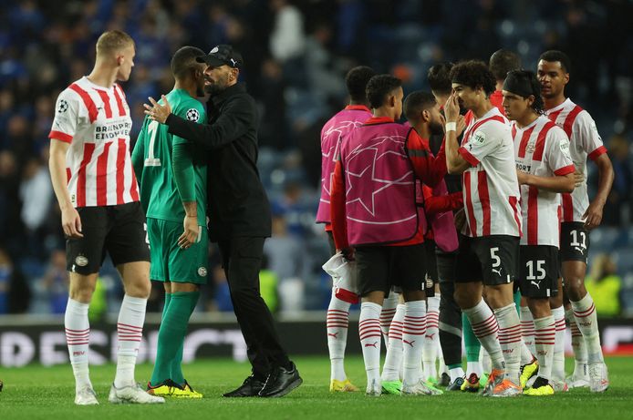 PSV'ers na de wedstrijd op Ibrox.
