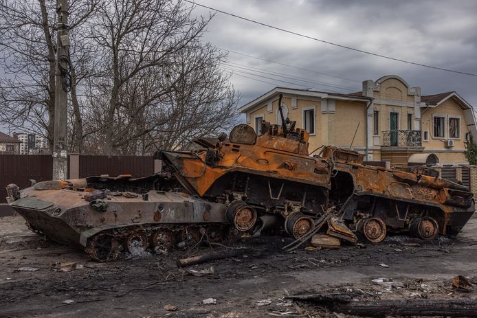 Illustratiebeeld: verwoest Russische militair materieel in Bucha in april 2022.