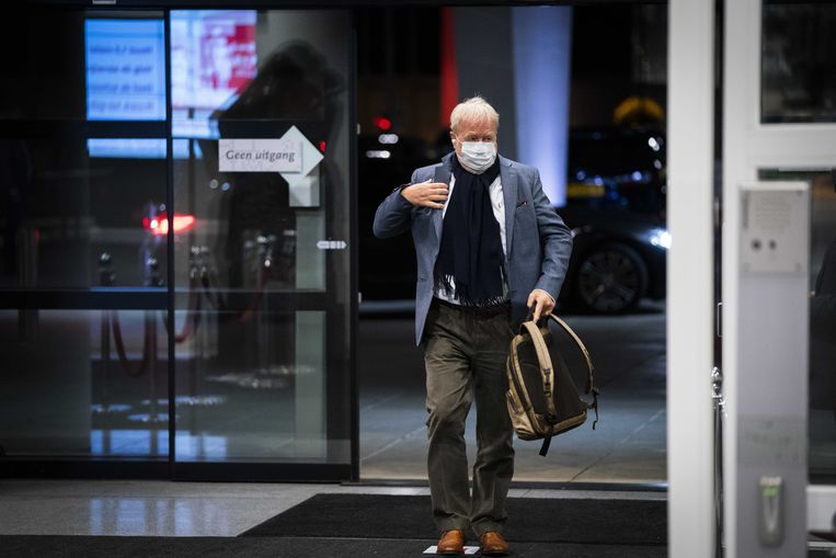 2020-11-02 17:59:04 UTRECHT - Jaap van Dissel arriveert voor het Veiligheidsberaad. De burgemeesters van de 25 veiligheidsregio's bespreken de actualiteiten rond het coronavirus. Op de agenda stonden het aantal besmettingen en ziekenhuisopnames en de maatregelen om het coronavirus te beteugelen. ANP JEROEN JUMELET Beeld ANP