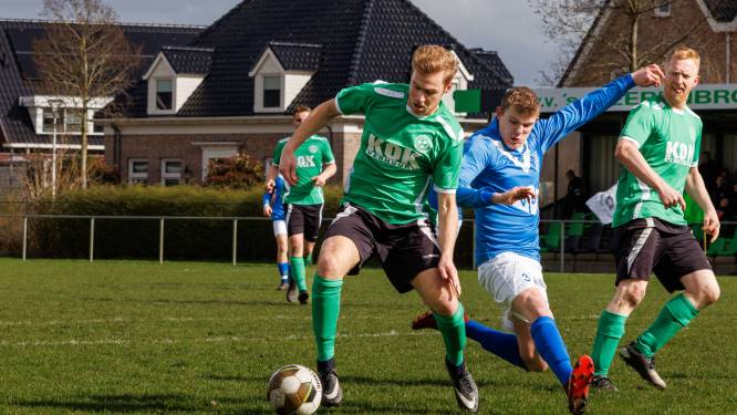Vriendenploeg ’s-Heerenbroek bespaart hun trainer sessie opdrukken in de kleedkamer