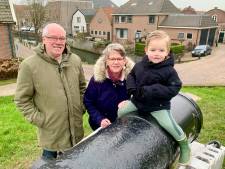 Nico zat te juichen op de bank toen hij hoorde dat hij opa werd: ‘Besloot direct met pensioen te gaan’