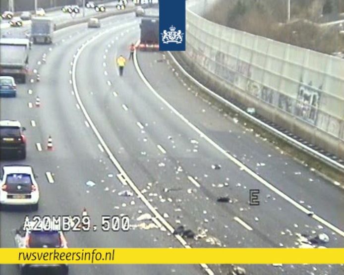 De verloren lading op de A20.