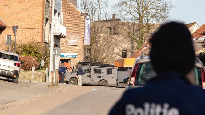 RECONSTRUCTIE. Man die zich hele dag opsluit in appartement is geen onbekende voor politie: “Broer en moeder gingen lopen voor zijn geweld”