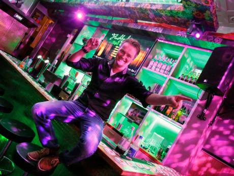 Kroegbaas Jaap kan niet wachten tot het zaterdag is: ‘Als je je vrijdag laat testen kun je veertig uur feesten’