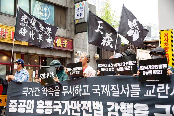 In Zuid-Korea werd vandaag tegen de nieuwe veiligheidswet voor Hongkong geprotesteerd bij de Chinese ambassade in Seoel.