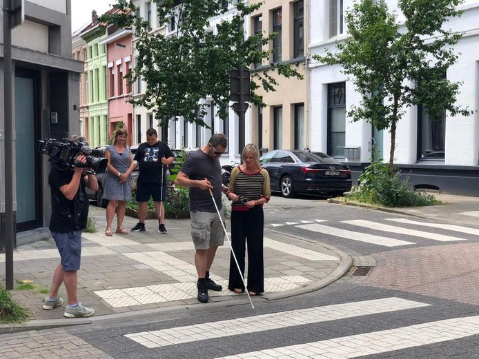 In De Markgrave in Antwerpen ondervindt Axel aan den lijve wat het betekent blind te zijn.