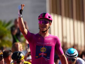 Hattrick voor snelheidsduivel Jonathan Milan: Italiaan boekt na massasprint derde etappezege in Giro d’Italia