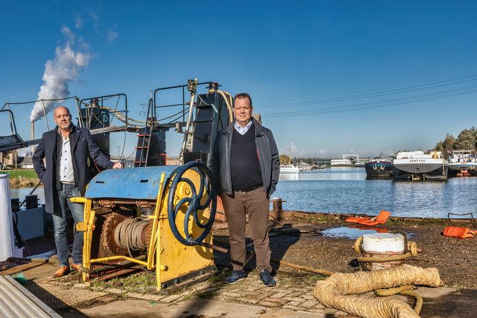 Leon Bons van scheepswerf Ruijtenberg (links) en Jan Buijks van Buijks Maritiem willen verhuizen met hun bedrijven.
