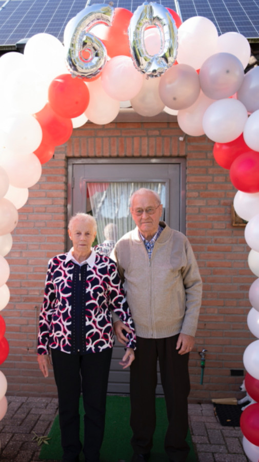 Anneke en Harry Damen-van Lent uit Geffen zijn zestig jaar getrouwd.