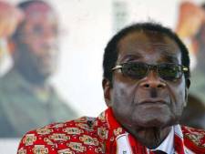 Mugabe accueilli par une foule en liesse à son retour au Zimbabwe