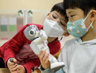 Zuid-Korea introduceert robots in kleuterklassen om kinderen klaar te stomen voor hoogtechnologische toekomst 