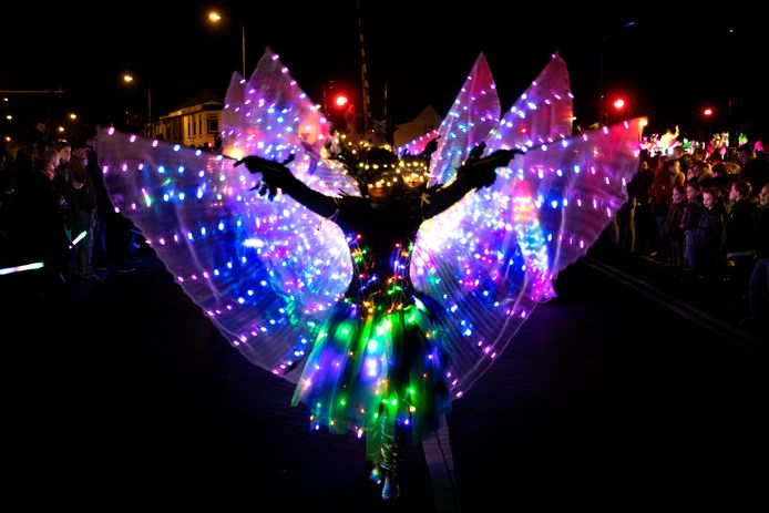 De Helmondse Lichtjesparade trekt na drie ‘donkere’ coronajaren weer door de straten van Mierlo-Hout.