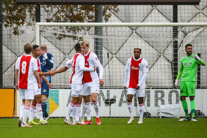 Giovanni Manson Ribeiro viert zijn 1-0.