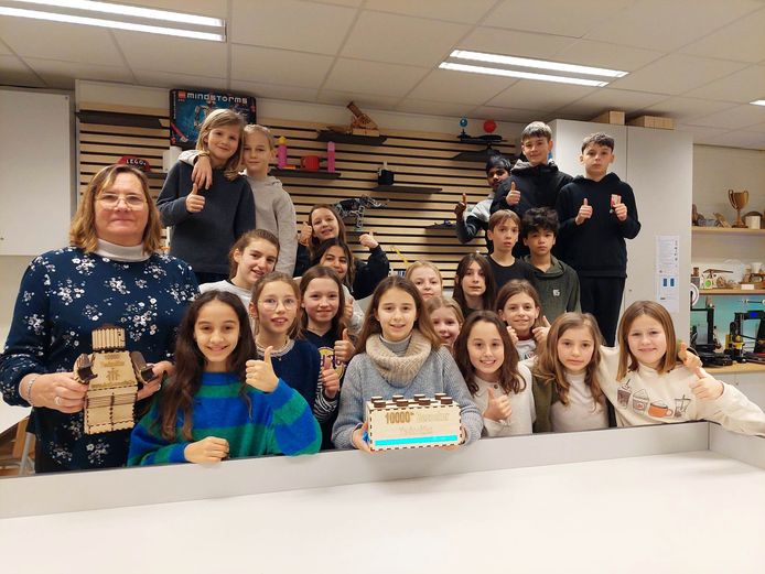 Don Bosco Sint-Denijs-Westrem organiseert al 15 jaar 'Technoklassen'. Dinsdag werd de 10.000ste leerling in de bloemetjes gezet.