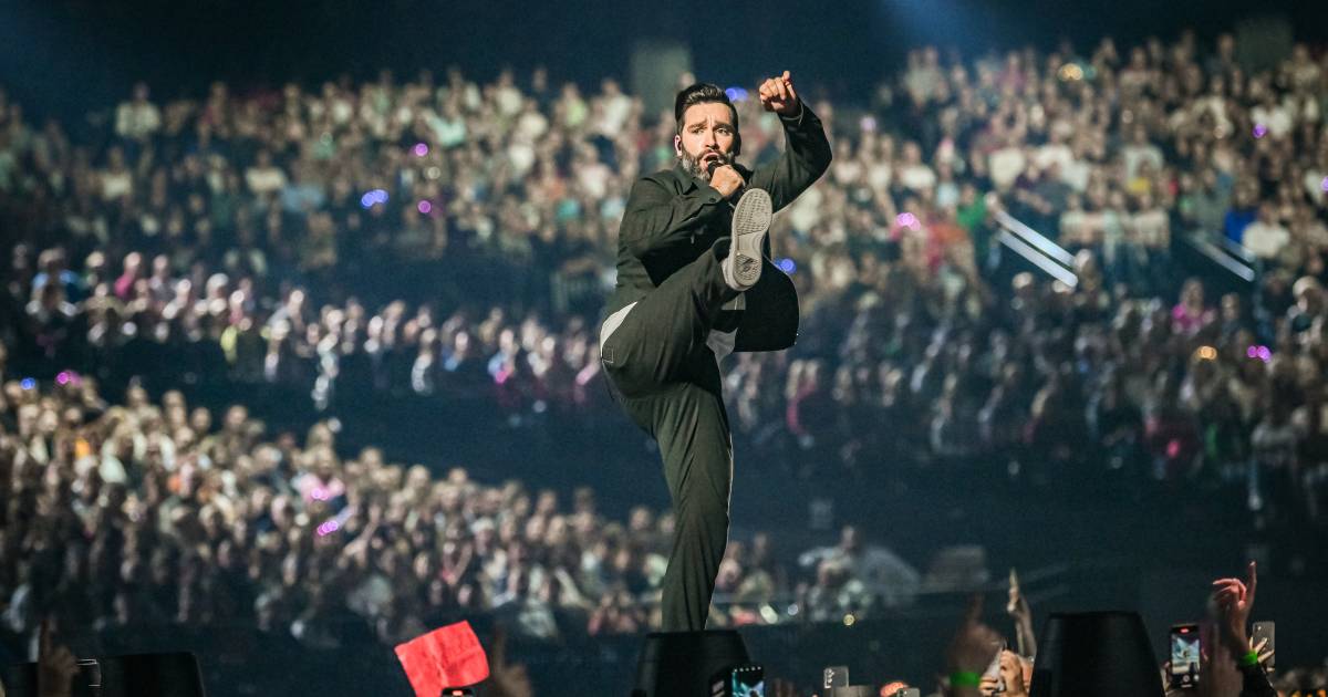 обзор.  Великий в мелочах, интимный в печали и слезах Sportpaleis |  музыка