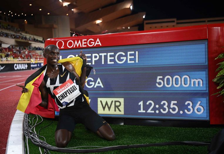 Joshua Cheptegei liep een wereldrecord  op de 5.000 meter.  Beeld AFP