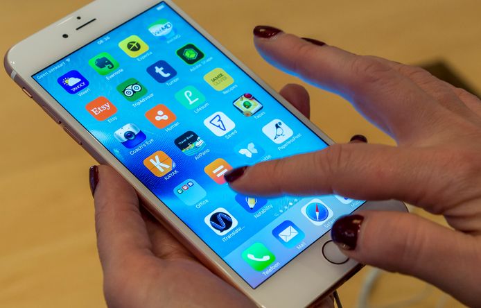 Uit Israëlisch onderzoek blijkt dat smartphones te makkelijk nieuwe interne componenten 'vertrouwen'. Malafide onderdelenfabrikanten kunnen dus makkelijk een vervangen scherm van een dubieuze chip voorzien.