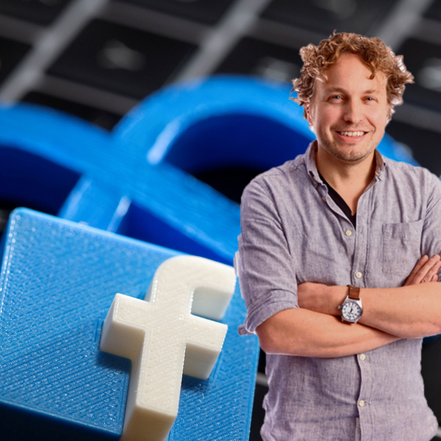 Zuckerberg heeft het maar druk met z'n Meta, zag columnist Niels Herijgens. Intussen vliegen op Facebook nog steeds de nepprofielen om je oren.