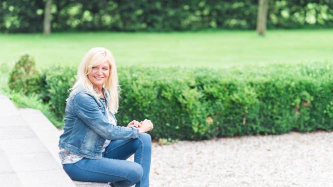 Carla zingt samen met duizend vrouwen in Leusden voor vrede in Oekraïne: ‘Wij staan op’