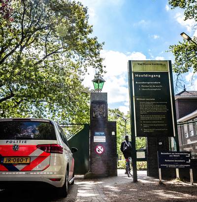 Statushouders gaan toezicht houden in door geweld geplaagd azc Weert