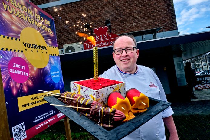 Prins Bakkerij is voor heel eventjes De Vuurwerkprins en verkoopt drie soorten vuurwerkgebak.