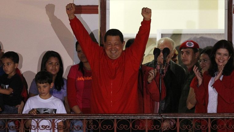 Venezolaanse president Hugo Chavez viert de verkiezingsoverwinning Beeld ANP