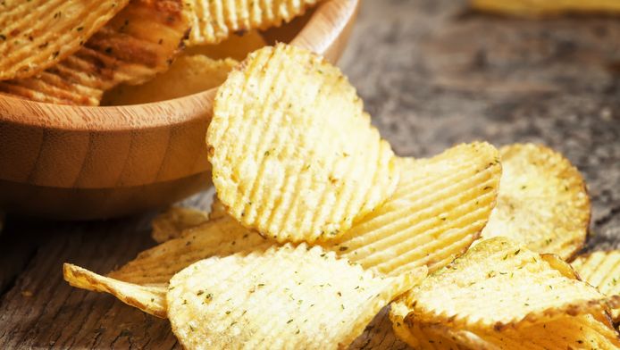 Manger un paquet de chips chaque jour revient à boire 5 litres d'huile par  an ! - Top Santé