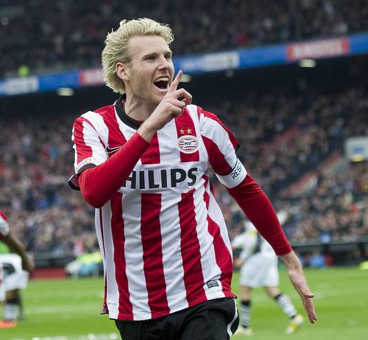 Ola Toivonen na een doelpunt voor PSV.