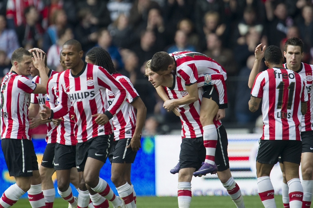 PSV terug in titelrace met ruime zege op Heerenveen | Foto ...