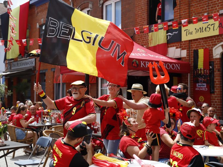 #REDCHALLENGE. Van dansende Chiroleden en polonaise tot zwemmende Duiveltjes: Halle kleurt zwart-geel-rood na uitdaging Eden Hazard