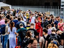 72 uur op Schiphol: blije, verveelde, geïrriteerde, relaxte, verdrietige, zoekende en boze mensen