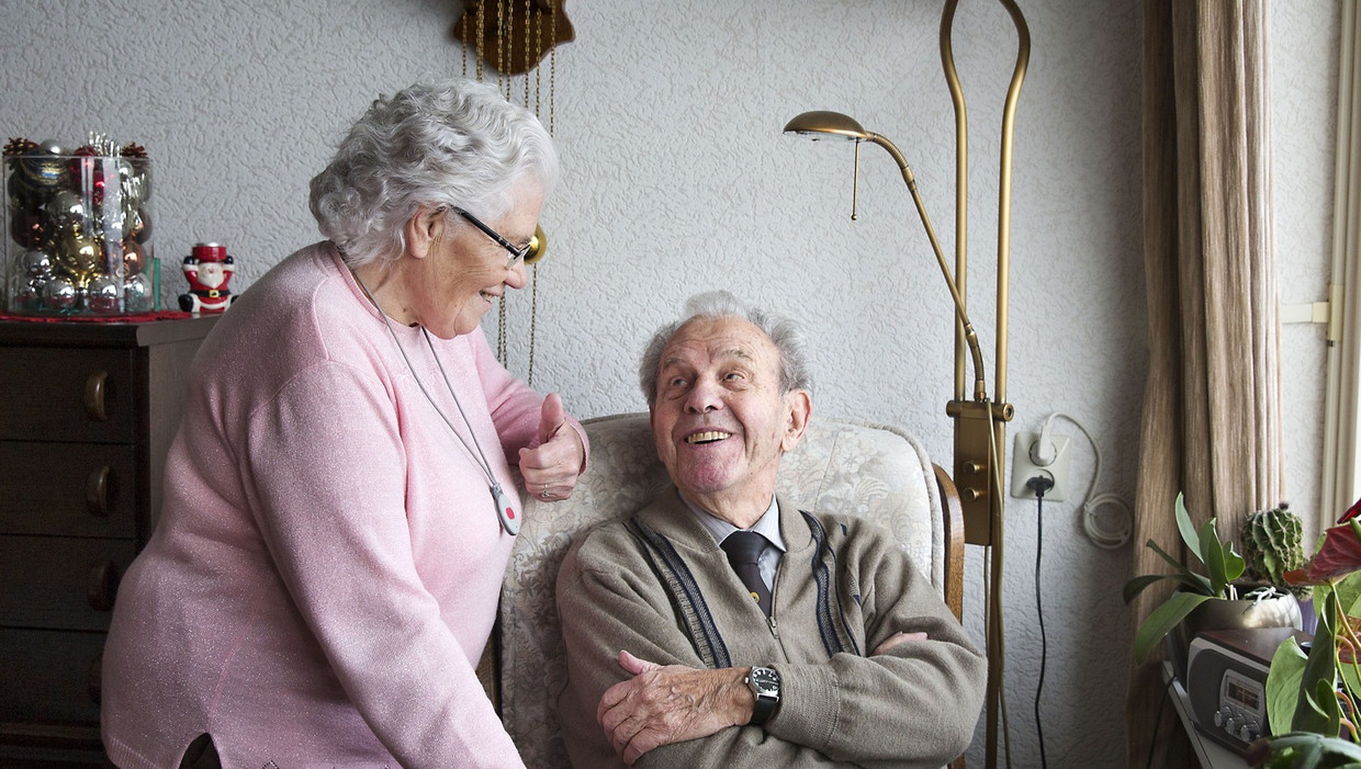 Hermien Naaktgeboren heeft in haar huis een hoekje voor Pieter Jiskoot. 'We zijn geen man en vrouw, maar ik zou hem toch best missen.' Beeld Werry Crone