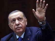 Séisme en Turquie: Erdogan demande finalement “pardon” pour des retards dans les secours