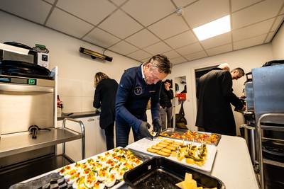 Vereniging Elst catert steeds vaker bij condoleances: ‘Tijd van koffie en cake op uitvaart is voltoo