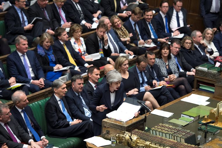 Theresa May spreekt in het parlement. Beeld Reuters
