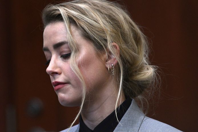 Amber Heard in de rechtbank. De actrice beschuldigde haar ex Johnny Depp onder meer van seksueel misbruik.