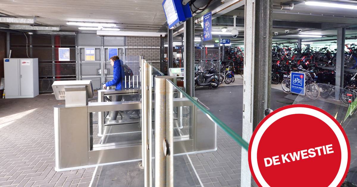 Lezers willen een bewaker terug bij de NS-fietsenstalling in strijd ...
