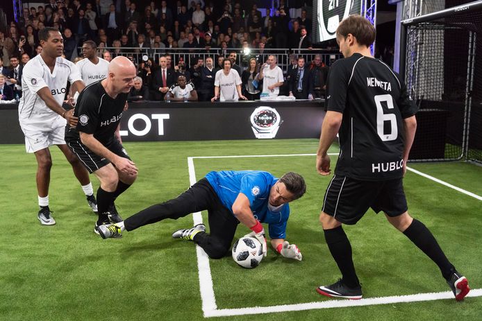 epa06618851 (L-R) Former Dutch soccer player Patrick Kluivert, FIFA president Gianni Infantino, former Portuguese goalkeeper Vitor Baia, and former Spanish soccer player Gaizka Mendieta perform during Hublot's Match of Friendship at the world watch and jewellery show Baselworld in Basel, Switzerland, 21 March 2018.  EPA/GEORGIOS KEFALAS