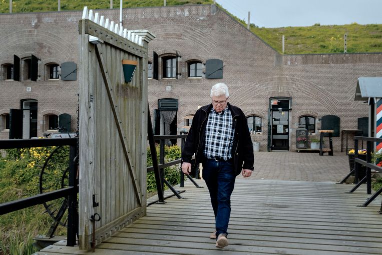 Martin van Drunen bij Fort Bakkerskil. Beeld Merlin Daleman