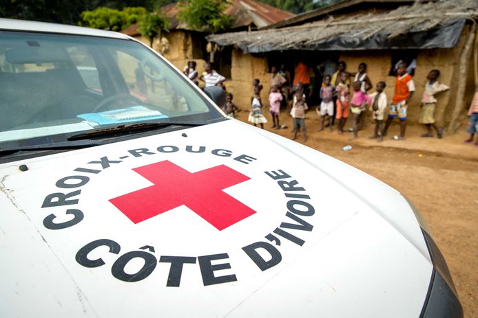 Het Rode Kruis aan het werk in Ivoorkust.