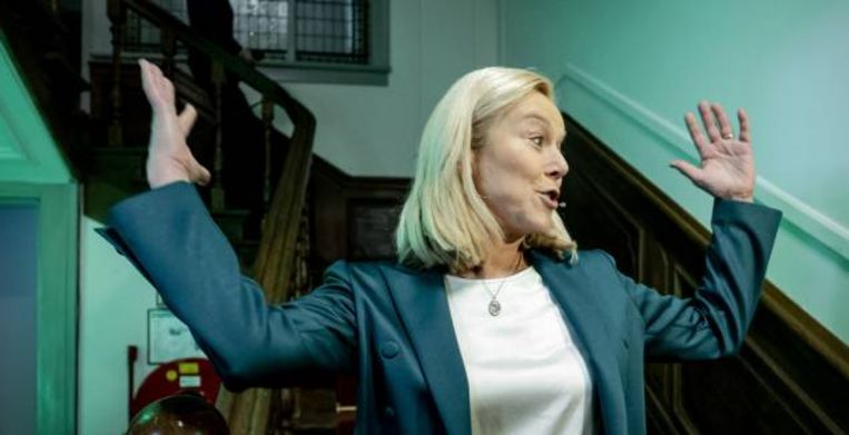 D66 scoort op tafel dansende Sigrid Kaag vliegt het over