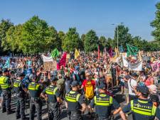 Demonstranten Extinction Rebellion doen aangifte van mishandeling door Haagse politie