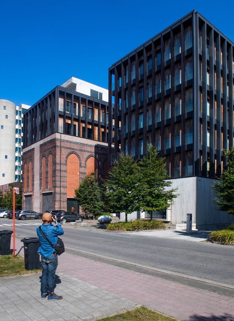 De superster kocht een stulpje op de Kanaal-site van Axel Vervoordt (74), de kunsthandelaar en binnenhuisarchitect waar West al jaren nauwe banden mee onderhoudt. Beeld ID/ Kris Van Exel