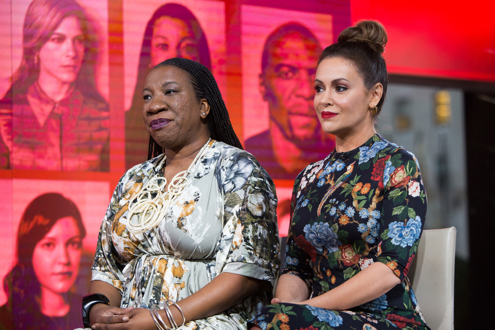 Tarana Burke en Alyssa Milano, twee vrouwen die de MeToo-beweging in gang zetten.  Beeld NBCU Photo Bank/NBCUniversal via