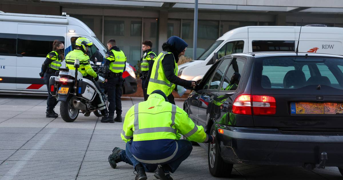 Des centaines d’amendes infligées et 45 000 euros collectés lors d’un énorme contrôle routier à Eindhoven |  Eindhoven