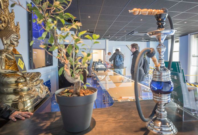 Coffeeshop High Life in Goes, waar momenteel vanwege corona alleen softdrugs kan worden afgehaald.
