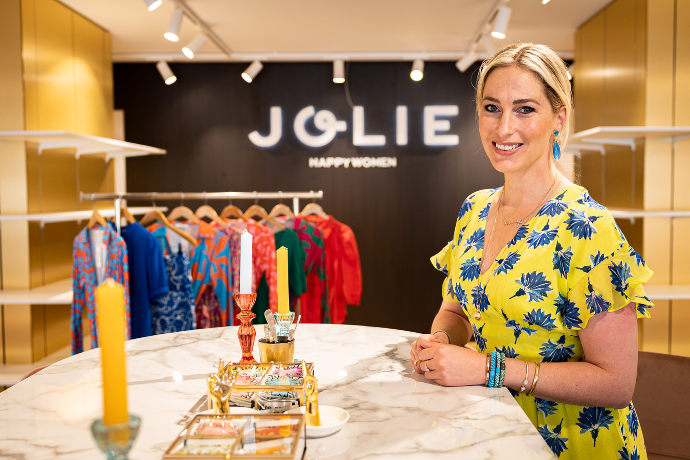 Joanne Ballast in het nieuwe pand van haar modezaak Jolie Women. Zaterdag opent ze de deuren.