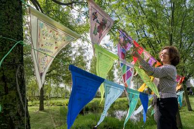 Carin presenteert duizenden vlaggen om de vrijheid te vieren in Meierijstad: ‘Er moeten bloed, zweet