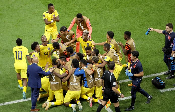 Feest bij Ecuador na de tweede goal van Valencia.